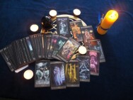 Постер: Темные колоды Таро и их применение